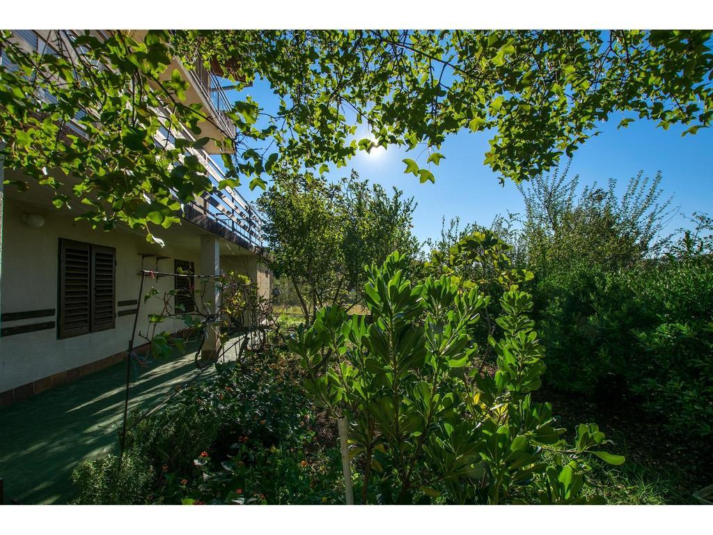 Apartments Velebit Starigrad Paklenica Exterior photo